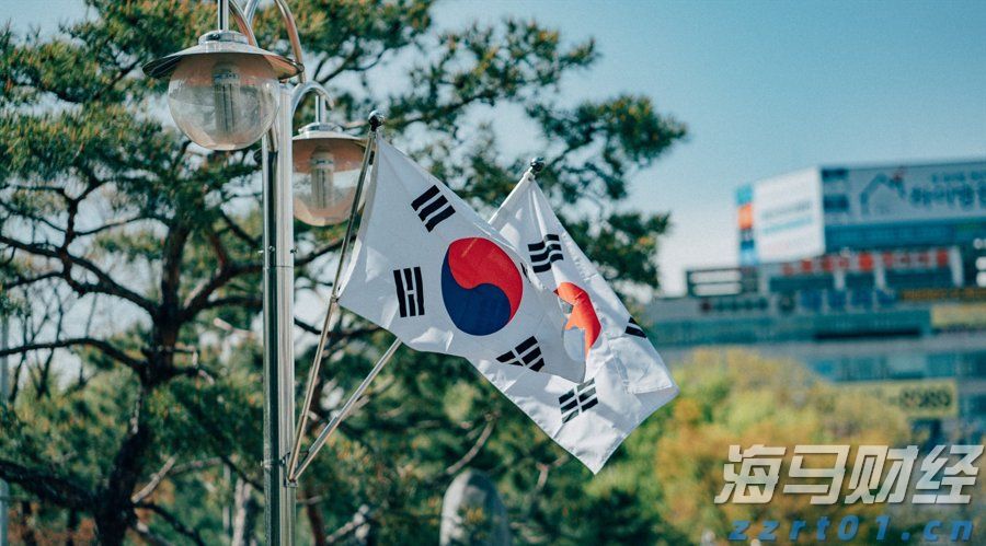 李强主持召开国务院常务会议 部署逐步推行免费学前教育相关举措