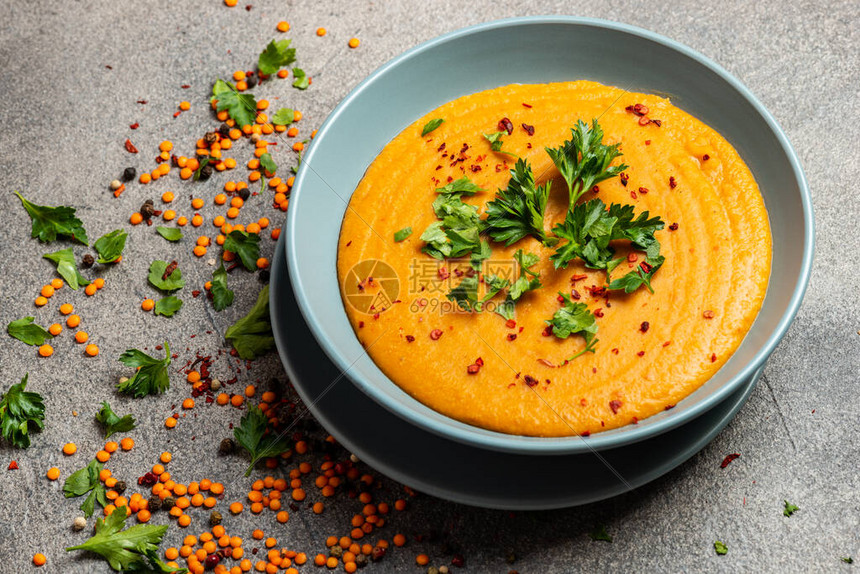 A股公告精选 | 长城军工(601606.SH)经历10天7板，风险提示